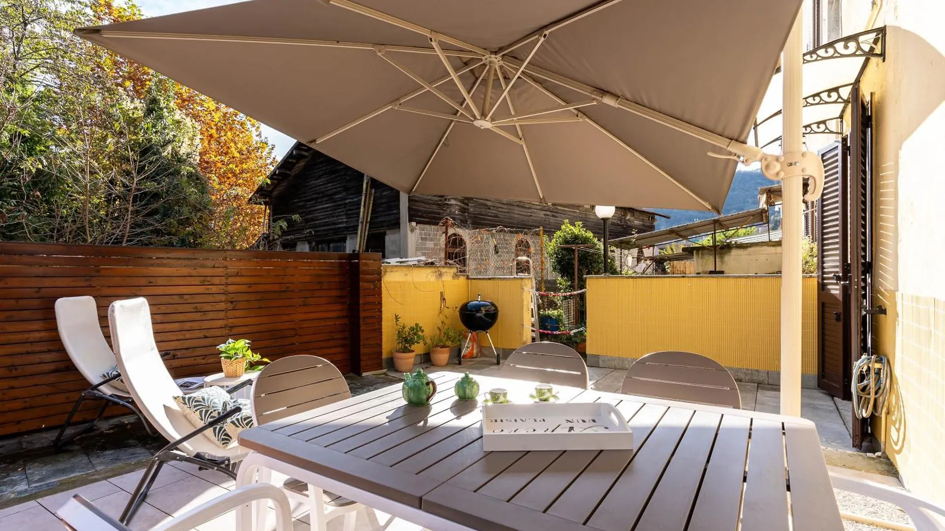 Patio & Parking - Self Check-In & Access Apartment Cernobbio